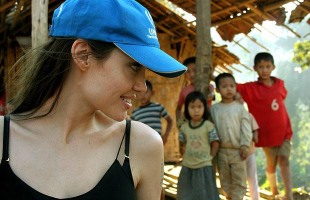 Angelina espera que la operación le sirva de ejemplo a otras mujeres que pueden estar en situaciones similares